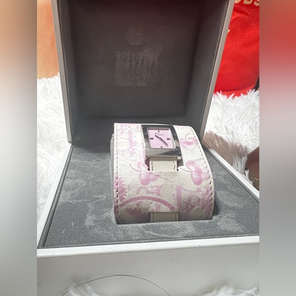 Dior pink watch main image 4